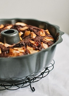 EKSPRESOWE CIASTO CZEKOLADOWE Z JABŁKIEM I GRUSZKĄ