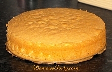 Prosty przepis na domowy,puszysty biszkop - podstawę większości tortów. Przepis po kliknięciu na zdjęcie.Zapraszam