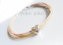 yoko joko

Delikatna efektowna bransoletka wykonana z pastelowych cieniutkich bawełnianych sznurków cołość uzupełniona jest przekładką serduszko. 
tylko 14.99zł