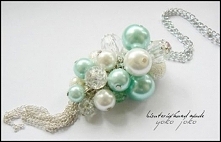 Wisiorek wykonany jest z różnego rodzaju koralików.
12.99 zł