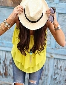 żółta koszula i kapelusz UW...