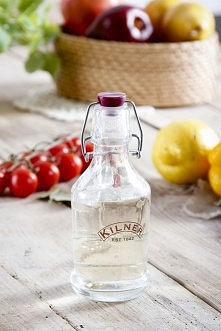 Butelka z uchwytem marki KILNER CLIP TOP 0,2 l.
Butelka do przechowywania.