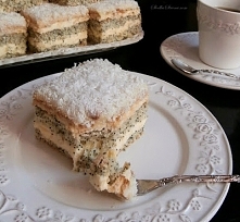 Ciasto "Weselna Dama" z Masą Budyniową i Makowym Biszkoptem