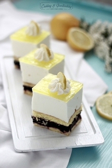 Lekka cytrynowa pianka z jagodową nutą

Składniki na biszkopt

4 jajka
1/3 szklanki mąki pszennej
1/3 szklanki mąki ziemniaczanej
1/3 szklanki cukru kryształu
1 łyżeczka proszku...