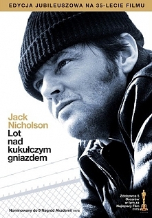 Historia złodzieja, szulera i chuligana, który, by uniknąć więzienia, udaje niepoczytalność. Trafia do szpitala dla umysłowo chorych, gdzie twardą ręką rządzi siostra Ratched.