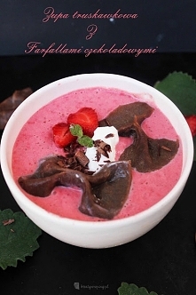 Zupa truskawkowa z Farfallami czekoladowymi; po przepis kliknij w zdjęcie :)