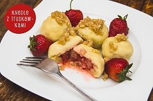 Knedle z truskawkami i sosem orzechowym

Przepis po kliknięciu w zdjęcie! :)