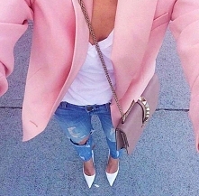 Wiecie jaki strój robi największe wrażenie latem?

Tutaj odpowiedź - SPRAWDŹCIE :)