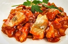 Postne śledzie w sosie pomidorowym