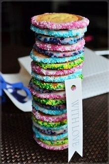 CIASTECZKA MAŚLANE
Śliczne, kolorowe, a do tego bardzo maślane ciasteczka. Sprawią wiele radości nie tylko dzieciom. Gdy jednak macie w domu małe pociechy, śmiało można je zapro...