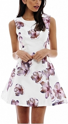 ELEGANCKA SUKIENKA ROZKLOSZOWANA W KWIATY