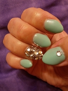 Pierwsze przedłużenie na formie i bum cyrkoniowe :)730 Silcare mięta z delikatnymi drobinkami.