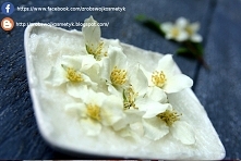 Każdy z nas chciałby zatrzymać ulubione zapachy kwiatów na dłużej jak na przykład jaśmin, hiacynt, róża. Intensywnie pachnące kwiaty szybko przekwitają i nigdy nie mogę nacieszy...