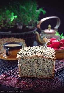 Chleb wieloziarnisty na drożdżach