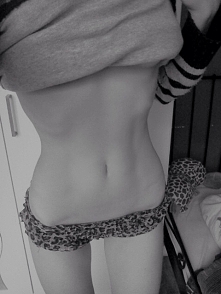 DZIEN 1. chce schudnac co najmniej 10 kg. dzisiaj zaczelam pierwszy dzien mojej przemiany. przez caly dzien zjadlam tylko jablko i wypiłam szklankę kubusia marchewkowo jabłkoweg...