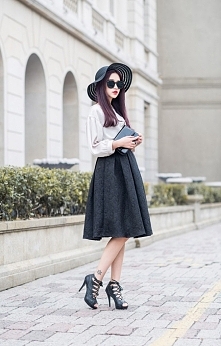 Kolejna propozycja dla miłośniczek dłuższych spódnic.Po kliknięciu w zdjęcie więcej kolorów i rozmiarów.