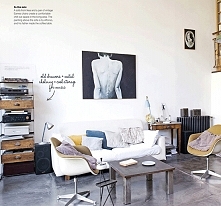 regał ze starymi szufladami