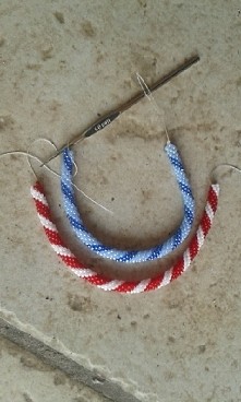 Bransoletki ręcznie robione - 20 zł sztuka, możliwość wybrania własnych kolorów :)