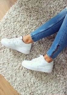 Białe adidasy Nike ;)