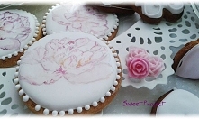 Ciasteczka w całości ręcznie malowane i dekorowane. klikając z zdjęcie, zobaczysz całą galerię.