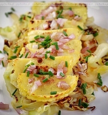Pierogi z kiełbasą szynkową i pieczarkami