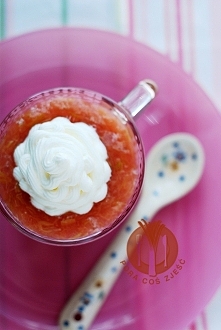 Kisiel rabarbarowy

Składniki:

    3 łodygi rabarbaru
    1/2 l wody
    kilka łyżek cukru (ok. 4 wystarczą)
    2-4 łyżki skrobi (mąki) ziemniaczanej


    śmietana kremówka
 ...