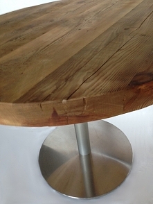 Stół z litego starego drewna:)