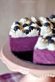 Lekki jagodowy sernik na zimno z bitą śmietaną
Składniki (na tortownicę o średnicy 16 cm):

500 g twarogu sernikowego
3/4 szklanki jogurtu naturalnego (lub greckiego)
1 szklanka...