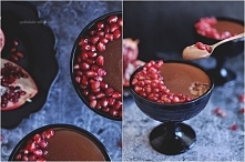 Składniki
 (wychodzi ok. 6 porcji lub 3 większe pucharki jak na zdjęciu):

200 g kaszy jaglanej
750 ml mleka lub wody + 200 ml mleka
1 laska wanilii
3 łyżki miodu
150 g deserowe...