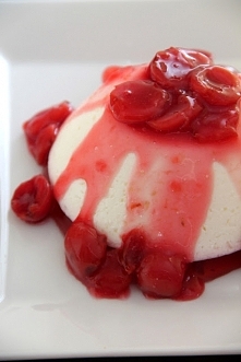 Jogurtowa panna cotta z czereśniami
SKŁADNIKI:
500 g kremowego jogurtu naturalnego
2 łyżki ksylitolu lub 1 łyżeczka stewii
2 łyżki żelatyny
frużelina czereśniowa z tego przepisu...