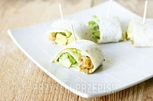 Tortillowe ślimaczki z kurczakiem i awokado