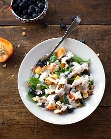 Chicken and nectarine poppy seed salad / Sałatka z kurczakiem i nektarynkami z makowym sosem.