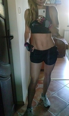 brzuch z rozstępem mięśni prostych po ciąży