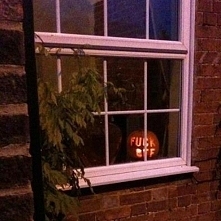 Jak dobitnie pokazac, ze nie swietuje halloween...