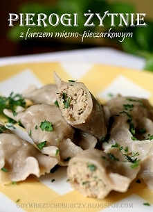 Żytnie pierogi z farszem mięsno-pieczarkowym