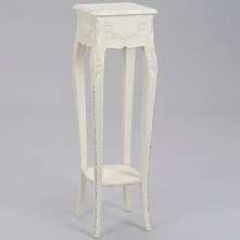 Oryginalny wysoki stolik w kolorze białym z typowymi dla stylu prowansalskiego lekkimi przetarciami farby. Blat stolika w kształcie kwadratu, dzięki swoim zdobieniom podkreśli n...