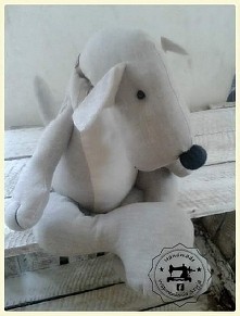 unikatowy ręcznie wykonany piesek. zapraszam na FB Wspomnienia Szyją