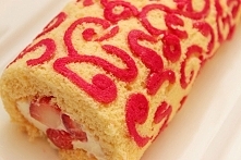 Truskawkowa rolada ze wzorkiem