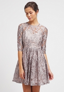 Co myślicie o tej sukience? Zamaskuje boczki i brzuch czy może je podkreśli?:)