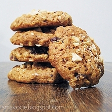 Owsiane ciasteczka z orzechową posypką