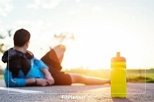 Przepis na domowy napój izotoniczny! :)

Składniki:
-500ml wody
-2-3 łyżki miodu naturalnego
-sok z połówki cytryny lub 1/4 grejpfruta
-szczypta soli

Wszystkie składniki miesza...