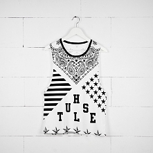 Top Open-Sleeve Fullprint Hustle. Świetna propozycja na cieplejsze dni. Miękki i przewiewny materiał pomoże Ci zapomnieć, że masz coś na sobie! :)