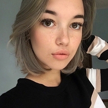 natural make-up
Sarah Snyder