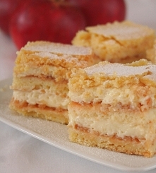 Szarlotka z kremem waniliowym