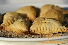 Pierożki z ciasta francuskiego z pieczarkami :)
