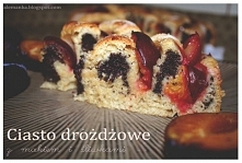 Ciasto drożdżowe z makiem i śliwkami