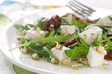 Sałatka z rukoli i suszonych pomidorów