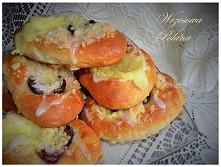 Sezon na śliwki trwa, więc warto je wykorzystać jako dodatek do pysznych drożdżówek <3