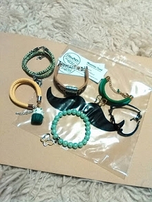 Własnoręcznie robione bransoletki. Więcej po kliknięciu w zdjęcie.