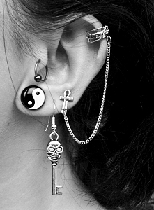 «piercing lobe i tragus(chrząstka od strony twarzy:))»